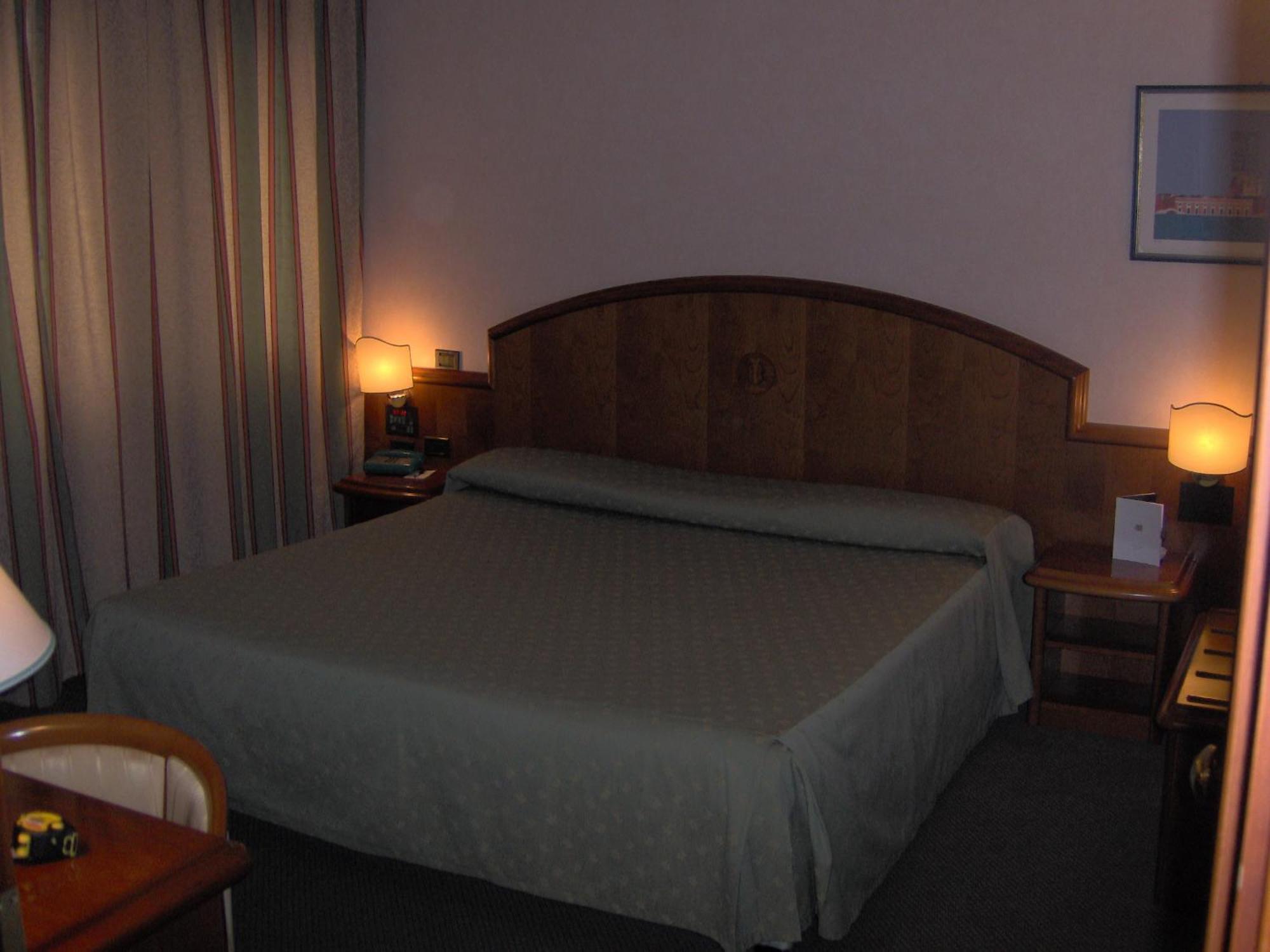 Hotel Due Leoni Sacile Esterno foto
