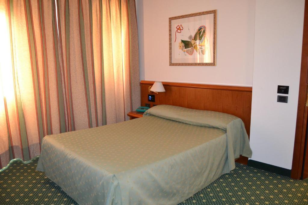 Hotel Due Leoni Sacile Camera foto