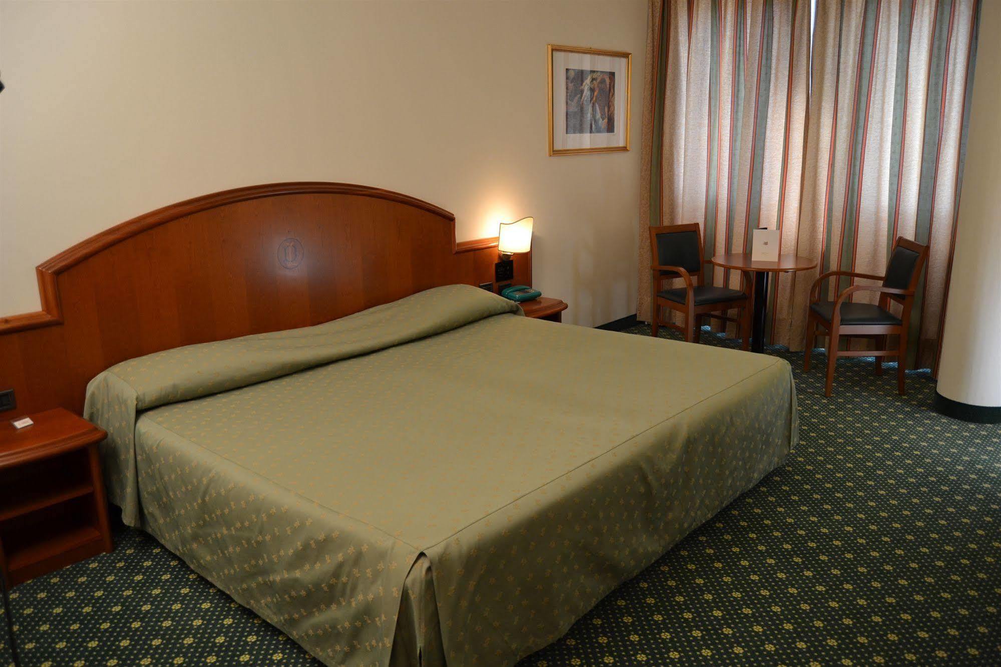 Hotel Due Leoni Sacile Esterno foto